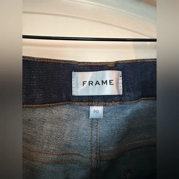 FRAME Denim High Rise Modern Pocket Jean in Rinse, Size 30. - Picture 11 of 15